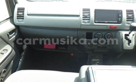 Buy Used Toyota Hiace Silver Car in Beitbridge in Matabeleland South Buy Used Toyota Hiace Silver Car in Beitbridge in Matabeleland South