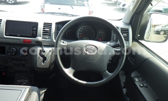 Buy Used Toyota Hiace Silver Car in Beitbridge in Matabeleland South Buy Used Toyota Hiace Silver Car in Beitbridge in Matabeleland South