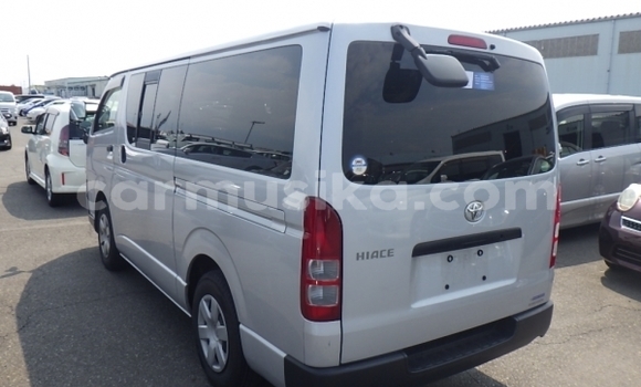 Buy Used Toyota Hiace Silver Car in Beitbridge in Matabeleland South Buy Used Toyota Hiace Silver Car in Beitbridge in Matabeleland South