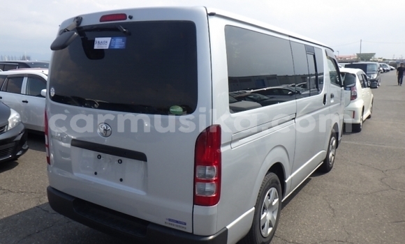 Buy Used Toyota Hiace Silver Car in Beitbridge in Matabeleland South Buy Used Toyota Hiace Silver Car in Beitbridge in Matabeleland South