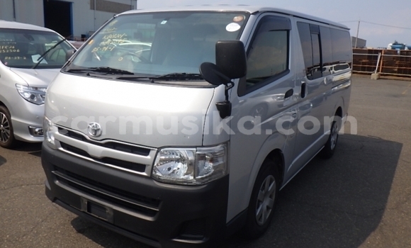 Buy Used Toyota Hiace Silver Car in Beitbridge in Matabeleland South Buy Used Toyota Hiace Silver Car in Beitbridge in Matabeleland South