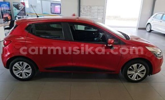 Buy Used Renault Clio Red Car in Beitbridge in Matabeleland South Buy Used Renault Clio Red Car in Beitbridge in Matabeleland South