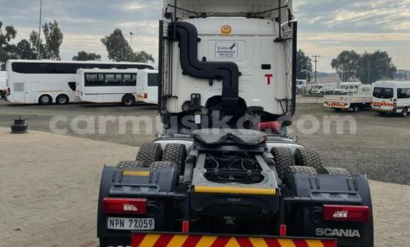 Nunua Ilio tumika Scania R420 Nyeupe Lori ndani ya Beitbridge nchini Matabeleland Kusini Nunua Ilio tumika Scania R420 Nyeupe Lori ndani ya Beitbridge nchini Matabeleland Kusini
