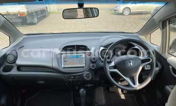 Acheter Occasion Voiture Honda Fit Beige à Beitbridge, Matabeleland South Acheter Occasion Voiture Honda Fit Beige à Beitbridge, Matabeleland South