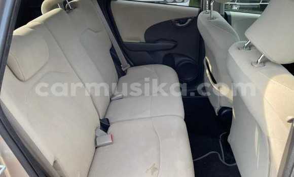 Acheter Occasion Voiture Honda Fit Beige à Beitbridge, Matabeleland South Acheter Occasion Voiture Honda Fit Beige à Beitbridge, Matabeleland South