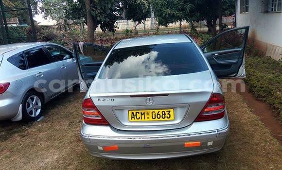 Nunua Ilio tumika Mercedes‒Benz C–Class Fedha Gari ndani ya Alexandra Park nchini Harare