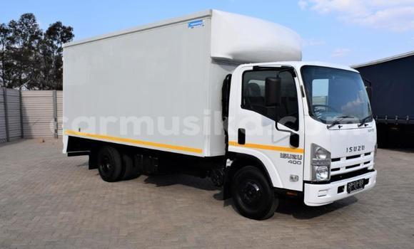 Acheter Occasion Utilitaire Isuzu FTR 850 Blanc à Chinhoyi, Mashonaland West Acheter Occasion Utilitaire Isuzu FTR 850 Blanc à Chinhoyi, Mashonaland West