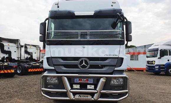 Acheter Occasion Utilitaire Mercedes‒Benz 1213 Blanc à Harare, Harare Acheter Occasion Utilitaire Mercedes‒Benz 1213 Blanc à Harare, Harare