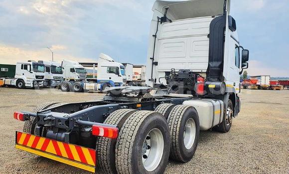 Acheter Occasion Utilitaire Mercedes‒Benz 1213 Blanc à Harare, Harare Acheter Occasion Utilitaire Mercedes‒Benz 1213 Blanc à Harare, Harare