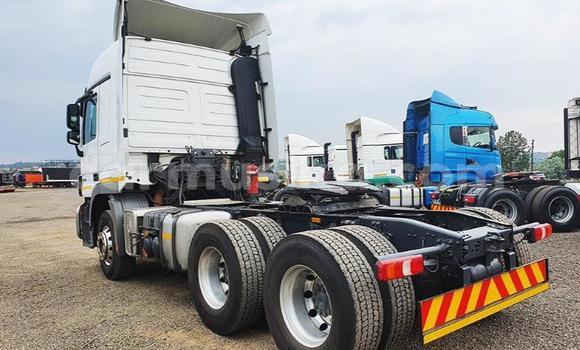 Acheter Occasion Utilitaire Mercedes‒Benz 1213 Blanc à Harare, Harare Acheter Occasion Utilitaire Mercedes‒Benz 1213 Blanc à Harare, Harare