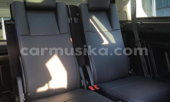 Buy Used Land Rover Discovery Sport White Car in Victoria Falls in Matabeleland North Buy Used Land Rover Discovery Sport White Car in Victoria Falls in Matabeleland North