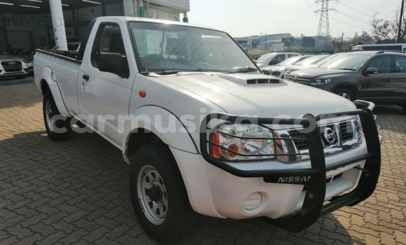 Nunua Ilio tumika Nissan NP 300 Nyeupe Gari ndani ya Beitbridge nchini Matabeleland Kusini