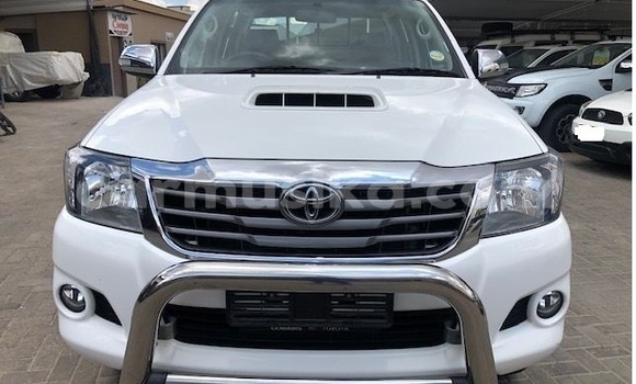 Tenga Tsaru Toyota Hilux Chena Mota in Beitbridge in Matabeleland South Tenga Tsaru Toyota Hilux Chena Mota in Beitbridge in Matabeleland South