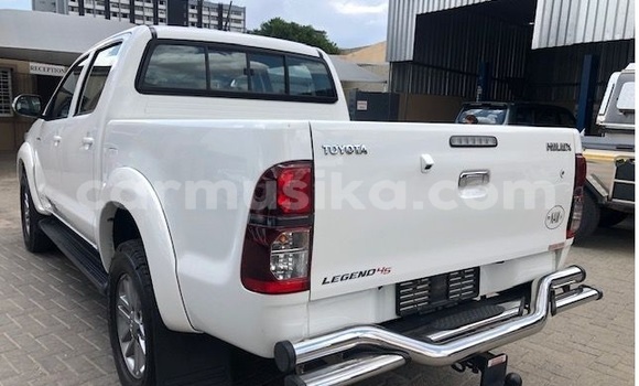 Tenga Tsaru Toyota Hilux Chena Mota in Beitbridge in Matabeleland South Tenga Tsaru Toyota Hilux Chena Mota in Beitbridge in Matabeleland South