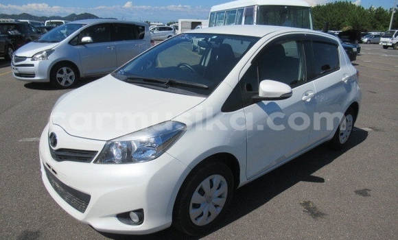 Nunua Ilio tumika Toyota Vitz Nyeupe Gari ndani ya Beitbridge nchini Matabeleland Kusini