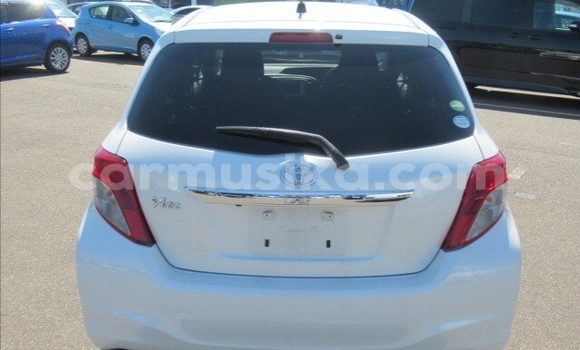 Acheter Occasion Voiture Toyota Vitz Blanc à Beitbridge, Matabeleland South Acheter Occasion Voiture Toyota Vitz Blanc à Beitbridge, Matabeleland South