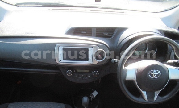 Acheter Occasion Voiture Toyota Vitz Blanc à Beitbridge, Matabeleland South Acheter Occasion Voiture Toyota Vitz Blanc à Beitbridge, Matabeleland South