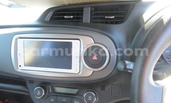 Acheter Occasion Voiture Toyota Vitz Blanc à Beitbridge, Matabeleland South Acheter Occasion Voiture Toyota Vitz Blanc à Beitbridge, Matabeleland South