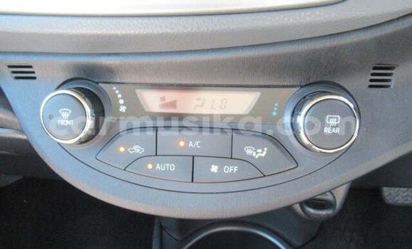 Acheter Occasion Voiture Toyota Vitz Blanc à Beitbridge, Matabeleland South Acheter Occasion Voiture Toyota Vitz Blanc à Beitbridge, Matabeleland South