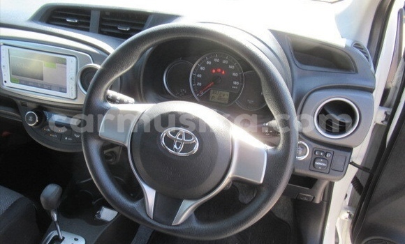 Acheter Occasion Voiture Toyota Vitz Blanc à Beitbridge, Matabeleland South Acheter Occasion Voiture Toyota Vitz Blanc à Beitbridge, Matabeleland South