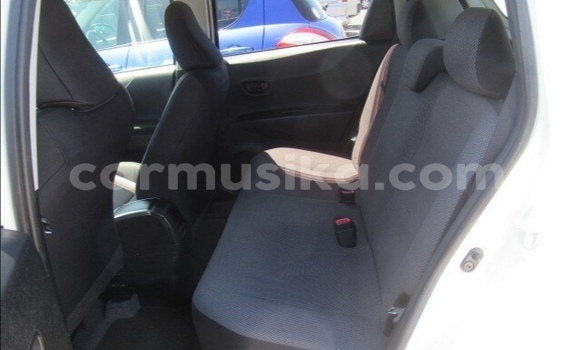 Acheter Occasion Voiture Toyota Vitz Blanc à Beitbridge, Matabeleland South Acheter Occasion Voiture Toyota Vitz Blanc à Beitbridge, Matabeleland South