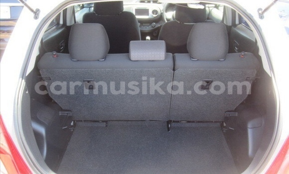 Acheter Occasion Voiture Toyota Vitz Blanc à Beitbridge, Matabeleland South Acheter Occasion Voiture Toyota Vitz Blanc à Beitbridge, Matabeleland South