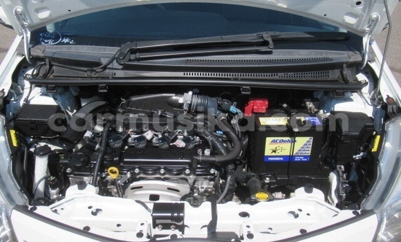 Acheter Occasion Voiture Toyota Vitz Blanc à Beitbridge, Matabeleland South Acheter Occasion Voiture Toyota Vitz Blanc à Beitbridge, Matabeleland South