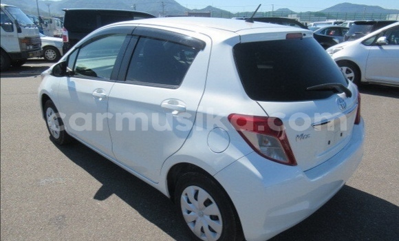 Acheter Occasion Voiture Toyota Vitz Blanc à Beitbridge, Matabeleland South Acheter Occasion Voiture Toyota Vitz Blanc à Beitbridge, Matabeleland South