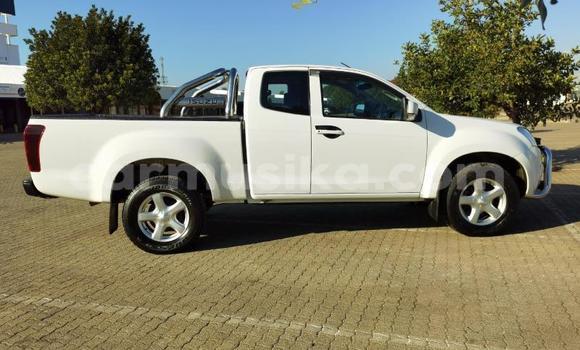 Tenga Tsaru Isuzu KB Chena Mota in Beitbridge in Matabeleland South Tenga Tsaru Isuzu KB Chena Mota in Beitbridge in Matabeleland South