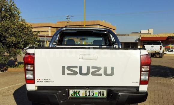 Tenga Tsaru Isuzu KB Chena Mota in Beitbridge in Matabeleland South Tenga Tsaru Isuzu KB Chena Mota in Beitbridge in Matabeleland South