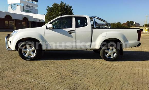 Tenga Tsaru Isuzu KB Chena Mota in Beitbridge in Matabeleland South Tenga Tsaru Isuzu KB Chena Mota in Beitbridge in Matabeleland South