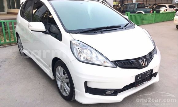 Buy Used Honda Fit White Car in Beitbridge in Matabeleland South