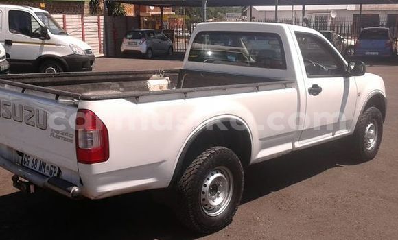 Buy Used Isuzu KB White Car in Beitbridge in Matabeleland South Buy Used Isuzu KB White Car in Beitbridge in Matabeleland South