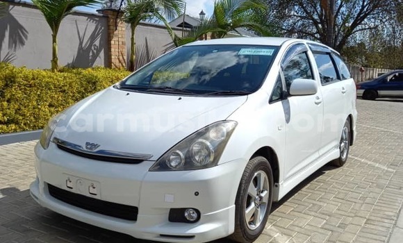 Nunua Imported Toyota Wish Nyeupe Gari ndani ya Harare nchini Harare