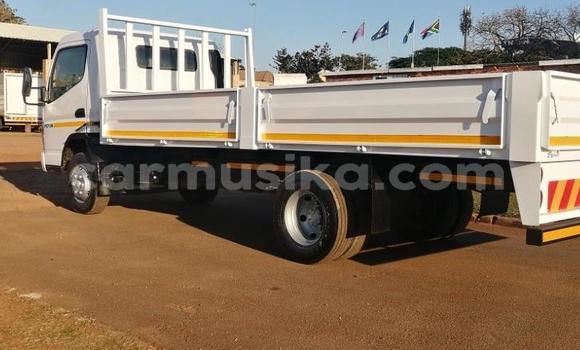 Buy Used Mitsubishi Canter White Truck in Beitbridge in Matabeleland South Buy Used Mitsubishi Canter White Truck in Beitbridge in Matabeleland South