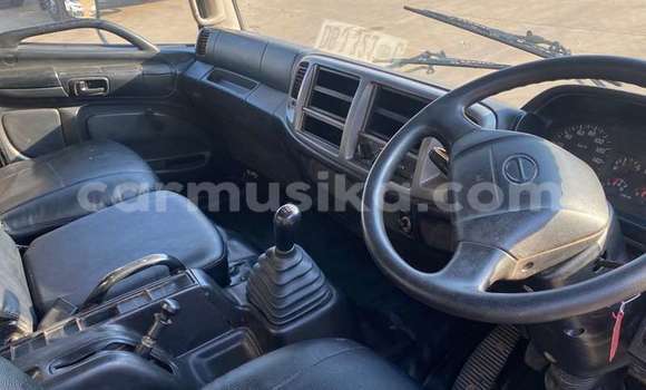 Acheter Occasion Utilitaire Hino 300 Series Blanc à Beitbridge, Matabeleland South Acheter Occasion Utilitaire Hino 300 Series Blanc à Beitbridge, Matabeleland South