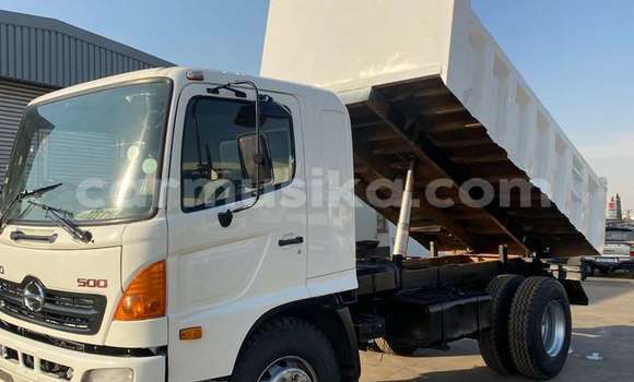 Acheter Occasion Utilitaire Hino 300 Series Blanc à Beitbridge, Matabeleland South Acheter Occasion Utilitaire Hino 300 Series Blanc à Beitbridge, Matabeleland South