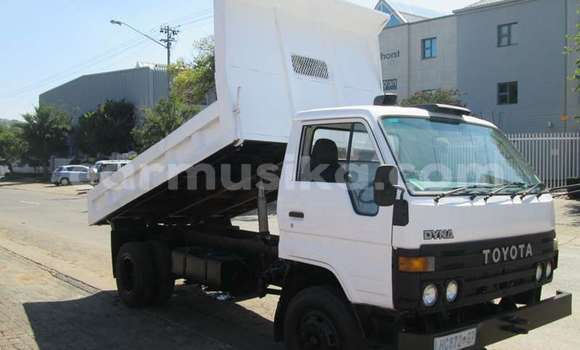 Buy Used Toyota Dyna White Truck in Beitbridge in Matabeleland South Buy Used Toyota Dyna White Truck in Beitbridge in Matabeleland South