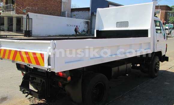 Buy Used Toyota Dyna White Truck in Beitbridge in Matabeleland South Buy Used Toyota Dyna White Truck in Beitbridge in Matabeleland South