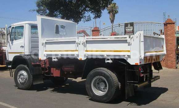 Buy Used Mercedes‒Benz Tipper White Truck in Beitbridge in Matabeleland South Buy Used Mercedes‒Benz Tipper White Truck in Beitbridge in Matabeleland South