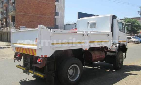 Buy Used Mercedes‒Benz Tipper White Truck in Beitbridge in Matabeleland South Buy Used Mercedes‒Benz Tipper White Truck in Beitbridge in Matabeleland South