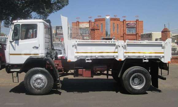 Buy Used Mercedes‒Benz Tipper White Truck in Beitbridge in Matabeleland South Buy Used Mercedes‒Benz Tipper White Truck in Beitbridge in Matabeleland South
