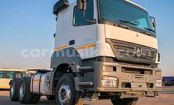 Nunua Ilio tumika Mercedes‒Benz X-klasse Concept Nyeupe Gari ndani ya Beitbridge nchini Matabeleland Kusini