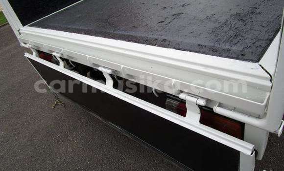 Tenga Tsaru Toyota Dyna Chena Rori in Beitbridge in Matabeleland South Tenga Tsaru Toyota Dyna Chena Rori in Beitbridge in Matabeleland South