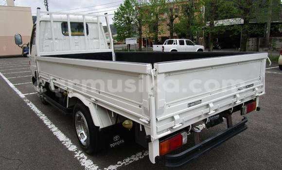 Tenga Tsaru Toyota Dyna Chena Rori in Beitbridge in Matabeleland South Tenga Tsaru Toyota Dyna Chena Rori in Beitbridge in Matabeleland South