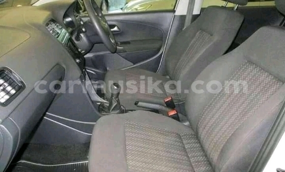 Acheter Occasion Voiture Volkswagen Polo Blanc à Beitbridge, Matabeleland South Acheter Occasion Voiture Volkswagen Polo Blanc à Beitbridge, Matabeleland South