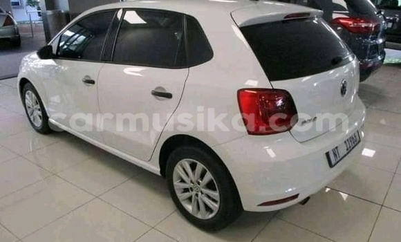 Acheter Occasion Voiture Volkswagen Polo Blanc à Beitbridge, Matabeleland South Acheter Occasion Voiture Volkswagen Polo Blanc à Beitbridge, Matabeleland South