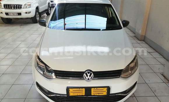 Acheter Occasion Voiture Volkswagen Polo Blanc à Beitbridge, Matabeleland South Acheter Occasion Voiture Volkswagen Polo Blanc à Beitbridge, Matabeleland South