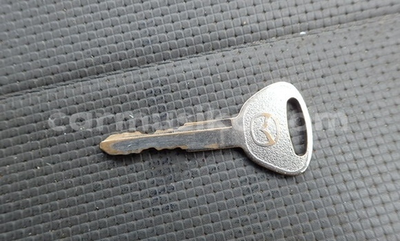 Acheter Occasion Voiture Mazda Bongo Blanc à Beitbridge, Matabeleland South Acheter Occasion Voiture Mazda Bongo Blanc à Beitbridge, Matabeleland South