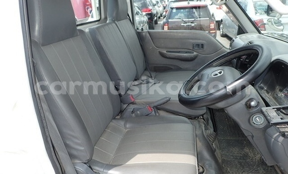 Acheter Occasion Voiture Mazda Bongo Blanc à Beitbridge, Matabeleland South Acheter Occasion Voiture Mazda Bongo Blanc à Beitbridge, Matabeleland South